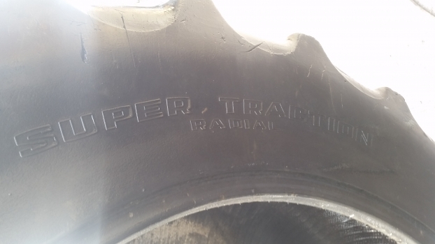 Ford Rear Tyre 16.9-38. Please Check By The Photos. - Pneu pour Tracteur agricole: photos 3 Ford Rear Tyre 16.9-38. Please Check By The Photos. - Pneu pour Tracteur agricole: photos 3