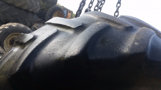 Ford Rear Tyre 16.9-38. Please Check By The Photos. - Pneu pour Tracteur agricole: photos 2 Ford Rear Tyre 16.9-38. Please Check By The Photos. - Pneu pour Tracteur agricole: photos 2