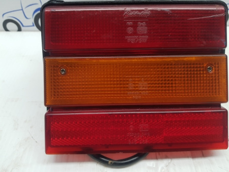 Ford Series 40, 8240,6640,7740, Tail Light, Stop And Turn Signal F0nn13n465ca - Lumière/ Éclairage: photos 2 Ford Series 40, 8240,6640,7740, Tail Light, Stop And Turn Signal F0nn13n465ca - Lumière/ Éclairage: photos 2