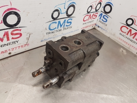 Ford Ts115, 10, Tw Tw15 Hydraulic Spool Valve Body Double E9nnb950bb , 81864873 - Valve hydraulique pour Tracteur agricole: photos 2 Ford Ts115, 10, Tw Tw15 Hydraulic Spool Valve Body Double E9nnb950bb , 81864873 - Valve hydraulique pour Tracteur agricole: photos 2