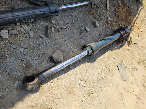 Hyundai Hx220lc Boom Lift Ram Cylinder 31k6-50110, 31k6-50120, 31y1-45410 - Vérin hydraulique pour Pelle: photos 1 Hyundai Hx220lc Boom Lift Ram Cylinder 31k6-50110, 31k6-50120, 31y1-45410 - Vérin hydraulique pour Pelle: photos 1
