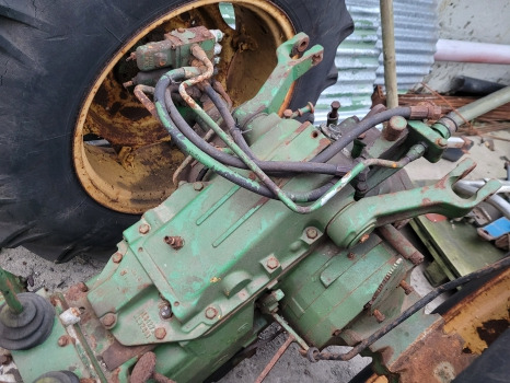 John Deere 2030, 2130 Hydraulic Lift Cover Assy L31272, L32061, L32649, L41932 - Hydraulique: photos 1 John Deere 2030, 2130 Hydraulic Lift Cover Assy L31272, L32061, L32649, L41932 - Hydraulique: photos 1