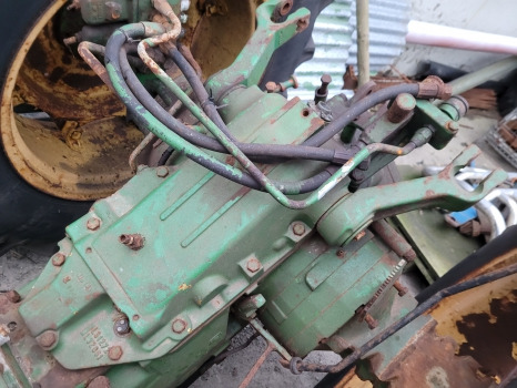 John Deere 2030, 2130 Hydraulic Lift Cover Assy L31272, L32061, L32649, L41932 - Hydraulique: photos 3 John Deere 2030, 2130 Hydraulic Lift Cover Assy L31272, L32061, L32649, L41932 - Hydraulique: photos 3