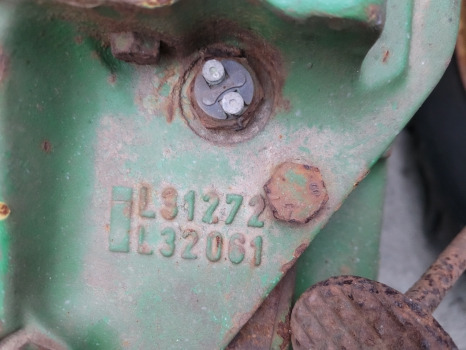 John Deere 2030, 2130 Hydraulic Lift Cover Assy L31272, L32061, L32649, L41932 - Hydraulique: photos 2 John Deere 2030, 2130 Hydraulic Lift Cover Assy L31272, L32061, L32649, L41932 - Hydraulique: photos 2