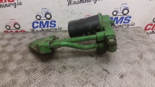 John Deere 6110 Oil Filter Head And Adapter Fitting Re503727, Re519885, R501436 - Filtre à huile pour Tracteur agricole: photos 4 John Deere 6110 Oil Filter Head And Adapter Fitting Re503727, Re519885, R501436 - Filtre à huile pour Tracteur agricole: photos 4