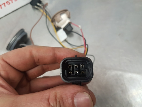 John Deere 6145r, 6r Series, Cab Interior Lights Al154760, Al205771 - Lumière/ Éclairage: photos 2 John Deere 6145r, 6r Series, Cab Interior Lights Al154760, Al205771 - Lumière/ Éclairage: photos 2