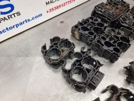 John Deere 6145r, 6r Series, Hydraulic Pipes Chanel Kit L204415, L214138 - Hydraulique: photos 4 John Deere 6145r, 6r Series, Hydraulic Pipes Chanel Kit L204415, L214138 - Hydraulique: photos 4