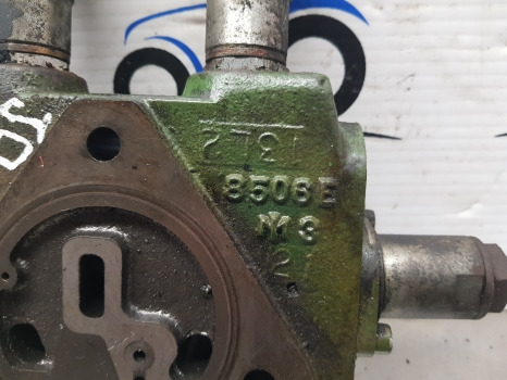 John Deere 6800, 6100 Hydraulic Auxiliary Spool Valve Al75842, Al171118, 8506e - Hydraulique: photos 2 John Deere 6800, 6100 Hydraulic Auxiliary Spool Valve Al75842, Al171118, 8506e - Hydraulique: photos 2