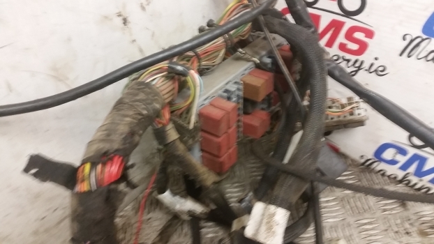 Landini Mythos Tdi 115 Cab Fuse Box Wiring Loom Set - Câble/ Fil pour Tracteur agricole: photos 4 Landini Mythos Tdi 115 Cab Fuse Box Wiring Loom Set - Câble/ Fil pour Tracteur agricole: photos 4