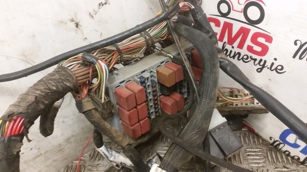 Landini Mythos Tdi 115 Cab Fuse Box Wiring Loom Set - Câble/ Fil pour Tracteur agricole: photos 3 Landini Mythos Tdi 115 Cab Fuse Box Wiring Loom Set - Câble/ Fil pour Tracteur agricole: photos 3