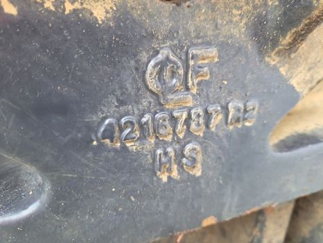 Landini Series 7 Mccormick Mtx, Xtx, X7 Front Weight Carrier 4216787r2, 4216787m2 - Contrepoids: photos 2 Landini Series 7 Mccormick Mtx, Xtx, X7 Front Weight Carrier 4216787r2, 4216787m2 - Contrepoids: photos 2