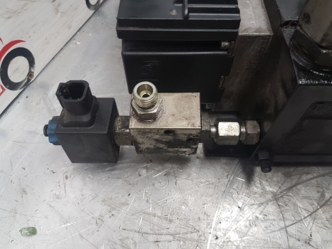 Manitou Mrt2540 Sauer Danfoss Valve Distributor 157f8824, 740703, 601475 - Valve hydraulique pour Chariot télescopique: photos 4 Manitou Mrt2540 Sauer Danfoss Valve Distributor 157f8824, 740703, 601475 - Valve hydraulique pour Chariot télescopique: photos 4