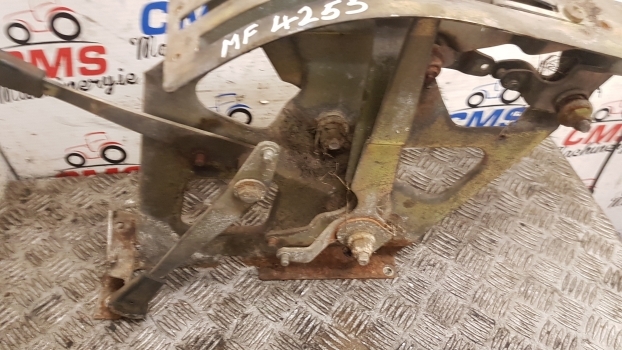 Massey Ferguson 4255 Cab Lift Rear Console Controls 3814519m92 - Cabine et intérieur pour Tracteur agricole: photos 4 Massey Ferguson 4255 Cab Lift Rear Console Controls 3814519m92 - Cabine et intérieur pour Tracteur agricole: photos 4
