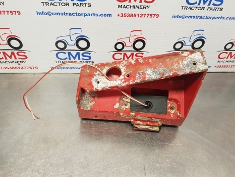Massey Ferguson 575, 565, 590 Light Housing Left 1699013m4 - Lumière/ Éclairage pour Tracteur agricole: photos 4 Massey Ferguson 575, 565, 590 Light Housing Left 1699013m4 - Lumière/ Éclairage pour Tracteur agricole: photos 4
