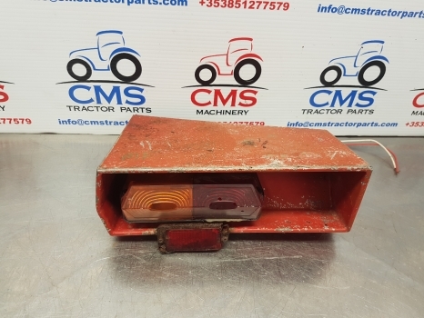 Massey Ferguson 575, 565, 590 Light Housing Left 1699013m4 - Lumière/ Éclairage pour Tracteur agricole: photos 1 Massey Ferguson 575, 565, 590 Light Housing Left 1699013m4 - Lumière/ Éclairage pour Tracteur agricole: photos 1