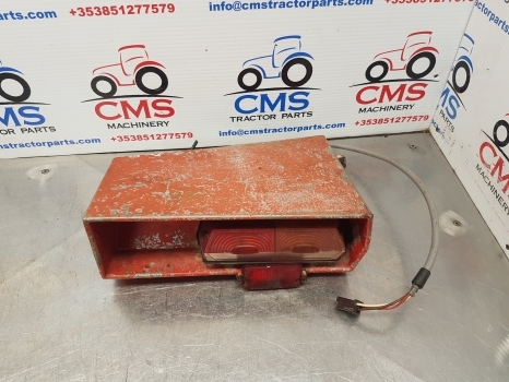 Massey Ferguson 575, 565, 590 Light Housing Right 2525778k1 - Lumière/ Éclairage pour Tracteur agricole: photos 1 Massey Ferguson 575, 565, 590 Light Housing Right 2525778k1 - Lumière/ Éclairage pour Tracteur agricole: photos 1