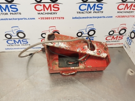 Massey Ferguson 575, 565, 590 Light Housing Right 2525778k1 - Lumière/ Éclairage pour Tracteur agricole: photos 5 Massey Ferguson 575, 565, 590 Light Housing Right 2525778k1 - Lumière/ Éclairage pour Tracteur agricole: photos 5