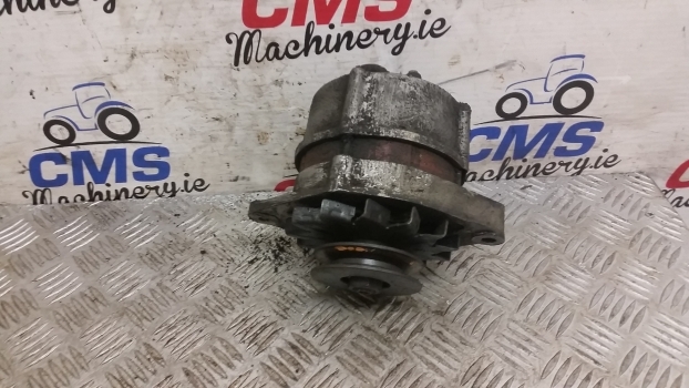 Alternateur pour Tracteur agricole Massey Ferguson 690, 698, 500, 600 Series Alternator Assembly 1676705m91: photos 6
