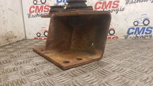 Massey Ferguson 690, 698, 699 Cab Suspension Bracket Mounting Lhs 1680876m91 - Suspension de cabine pour Tracteur agricole: photos 2 Massey Ferguson 690, 698, 699 Cab Suspension Bracket Mounting Lhs 1680876m91 - Suspension de cabine pour Tracteur agricole: photos 2