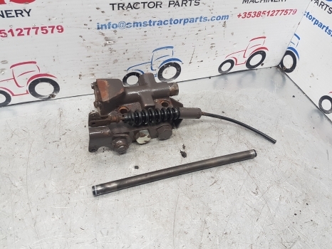Massey Ferguson 690, 698, 699 Lift Cover Hydraulic Selector Valve - Valve hydraulique pour Tracteur agricole: photos 1 Massey Ferguson 690, 698, 699 Lift Cover Hydraulic Selector Valve - Valve hydraulique pour Tracteur agricole: photos 1