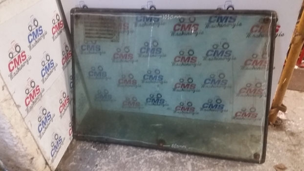 Massey Ferguson 690 Cab Frong Glass Windscreen Tg1246 - Pare-brise pour Tracteur agricole: photos 1 Massey Ferguson 690 Cab Frong Glass Windscreen Tg1246 - Pare-brise pour Tracteur agricole: photos 1