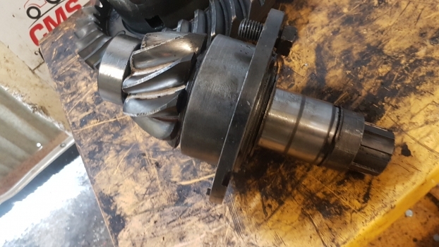 Massey Ferguson 690 Rear Axle Bevel Gear Differential 9x35 1665440m92, 893223m2 - Différentiel pour Tracteur agricole: photos 4 Massey Ferguson 690 Rear Axle Bevel Gear Differential 9x35 1665440m92, 893223m2 - Différentiel pour Tracteur agricole: photos 4