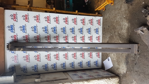 Massey Ferguson 8140,8150 Or 8160 4 Wheel Drive Shaft Cover 3712089m91 - Demi arbre pour Tracteur agricole: photos 1 Massey Ferguson 8140,8150 Or 8160 4 Wheel Drive Shaft Cover 3712089m91 - Demi arbre pour Tracteur agricole: photos 1