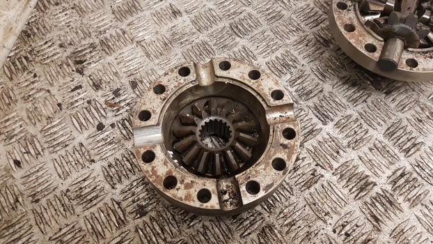 Massey Ferguson 8150, 8160 Front Axle Differential Assy 3429721m91 - Différentiel pour Tracteur agricole: photos 4 Massey Ferguson 8150, 8160 Front Axle Differential Assy 3429721m91 - Différentiel pour Tracteur agricole: photos 4