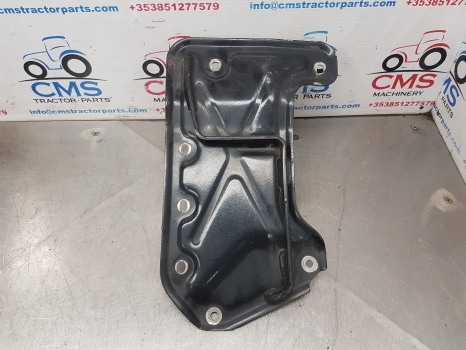 New Holland Case T5.95, T5.75, Case Farmall Series Muffler Bracket Lhs 84529547 - Silencieux pour Tracteur agricole: photos 1 New Holland Case T5.95, T5.75, Case Farmall Series Muffler Bracket Lhs 84529547 - Silencieux pour Tracteur agricole: photos 1