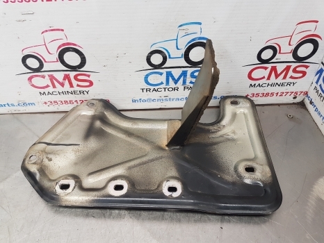 New Holland Case T5.95, T5.75, Case Farmall Series Muffler Bracket Lhs 84529547 - Silencieux pour Tracteur agricole: photos 3 New Holland Case T5.95, T5.75, Case Farmall Series Muffler Bracket Lhs 84529547 - Silencieux pour Tracteur agricole: photos 3
