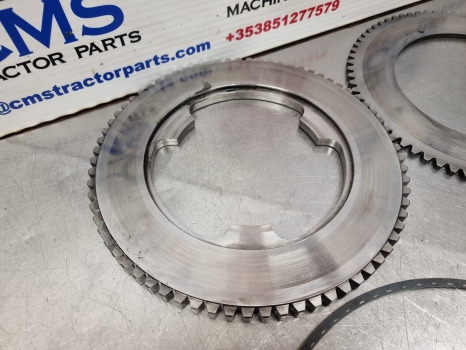 New Holland Case T6, T7, T6000, Cl4 Front Axle Brake Plate Disc Kit 87608346 - Disques de frein: photos 3 New Holland Case T6, T7, T6000, Cl4 Front Axle Brake Plate Disc Kit 87608346 - Disques de frein: photos 3