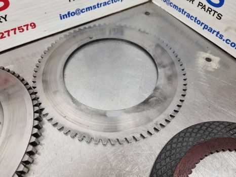 New Holland Case T6, T7, T6000, Cl4 Front Axle Brake Plate Disc Kit 87608346 - Disques de frein: photos 4 New Holland Case T6, T7, T6000, Cl4 Front Axle Brake Plate Disc Kit 87608346 - Disques de frein: photos 4