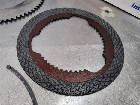 New Holland Case T6, T7, T6000, Cl4 Front Axle Brake Plate Disc Kit 87608346 - Disques de frein: photos 5 New Holland Case T6, T7, T6000, Cl4 Front Axle Brake Plate Disc Kit 87608346 - Disques de frein: photos 5