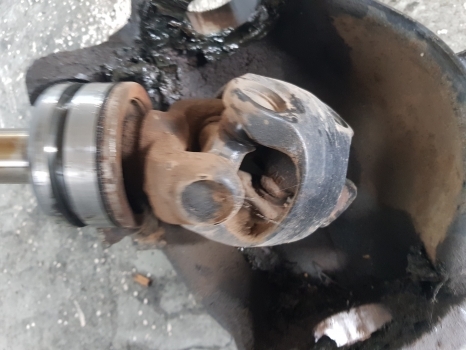 New Holland Case Tm, Mxm, Mxu Ts115a Front Axle Drive Shaft Lhs 5177493, 5191549 - Demi arbre pour Tracteur agricole: photos 2 New Holland Case Tm, Mxm, Mxu Ts115a Front Axle Drive Shaft Lhs 5177493, 5191549 - Demi arbre pour Tracteur agricole: photos 2