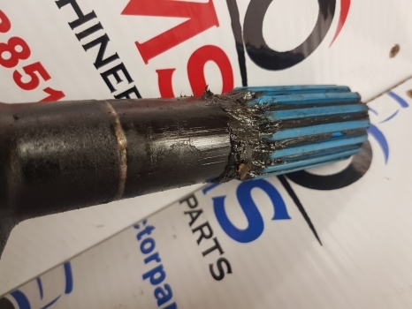 New Holland Lm415a, Lm425a, Lm435a, Lm445a Front Cardan Drive Shaft 85820673 - Arbre à cardan pour Chariot télescopique: photos 3 New Holland Lm415a, Lm425a, Lm435a, Lm445a Front Cardan Drive Shaft 85820673 - Arbre à cardan pour Chariot télescopique: photos 3