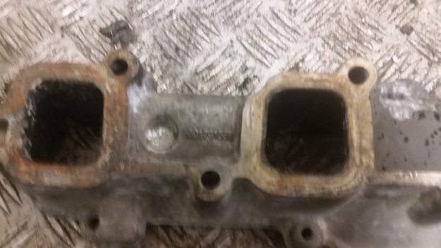 Collecteur d'admission pour Tracteur agricole New Holland T5.100, T5.110, T5.120 Engine Air Intake Manifold Spacer 5801701355: photos 6