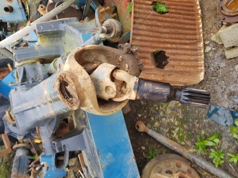 New Holland T5.95 Case T5, T5000, Jxu Series Front Axle Drive Shaft Rhs 87669495 - Demi arbre pour Tracteur agricole: photos 1 New Holland T5.95 Case T5, T5000, Jxu Series Front Axle Drive Shaft Rhs 87669495 - Demi arbre pour Tracteur agricole: photos 1