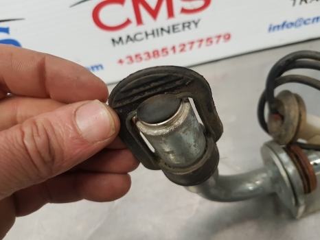 New Holland T5.95, T4, T5, Farmall Rotary Beacon Support 47788367 - Lumière/ Éclairage pour Tracteur agricole: photos 3 New Holland T5.95, T4, T5, Farmall Rotary Beacon Support 47788367 - Lumière/ Éclairage pour Tracteur agricole: photos 3