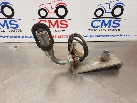 New Holland T5.95, T4, T5, Farmall Rotary Beacon Support 47788367 - Lumière/ Éclairage pour Tracteur agricole: photos 2 New Holland T5.95, T4, T5, Farmall Rotary Beacon Support 47788367 - Lumière/ Éclairage pour Tracteur agricole: photos 2
