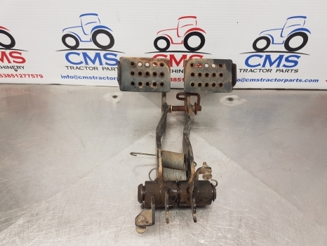 New Holland T5.95, T5, Case Farmall, Maxxum Brake Pedal Assy 84467902, 84467901 - Pédale pour Machine agricole: photos 1 New Holland T5.95, T5, Case Farmall, Maxxum Brake Pedal Assy 84467902, 84467901 - Pédale pour Machine agricole: photos 1