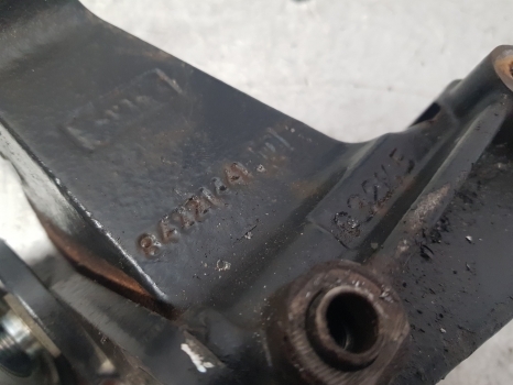 New Holland T6, T6000, T7.200 Case Air Conditioning Compressor Bracket 84221441 - Compresseur de climatisation pour Tracteur agricole: photos 3 New Holland T6, T6000, T7.200 Case Air Conditioning Compressor Bracket 84221441 - Compresseur de climatisation pour Tracteur agricole: photos 3