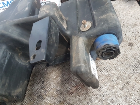 New Holland T7.200 Adblue Tank 84260592 - AdBlue réservoir pour Tracteur agricole: photos 5 New Holland T7.200 Adblue Tank 84260592 - AdBlue réservoir pour Tracteur agricole: photos 5
