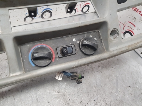 New Holland T7.200, T6, T7 Heater Fan Control 87538397, 82037674, 84203365 - Chauffage/ Ventilation pour Tracteur agricole: photos 4 New Holland T7.200, T6, T7 Heater Fan Control 87538397, 82037674, 84203365 - Chauffage/ Ventilation pour Tracteur agricole: photos 4