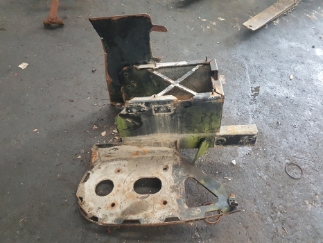 New Holland T7.200, T7.170, T7.185 Battery Box 84402058, 84402062 - Accumulateur pour Tracteur agricole: photos 1 New Holland T7.200, T7.170, T7.185 Battery Box 84402058, 84402062 - Accumulateur pour Tracteur agricole: photos 1