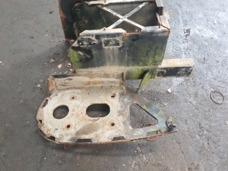 New Holland T7.200, T7.170, T7.185 Battery Box 84402058, 84402062 - Accumulateur pour Tracteur agricole: photos 2 New Holland T7.200, T7.170, T7.185 Battery Box 84402058, 84402062 - Accumulateur pour Tracteur agricole: photos 2