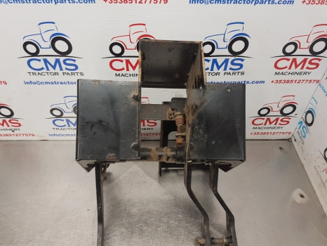 New Holland T7040, Tsa Brake, Clutch Pedal Kit 87547108, 87547109, 87566904 - Embrayage et pièces pour Machine agricole: photos 4 New Holland T7040, Tsa Brake, Clutch Pedal Kit 87547108, 87547109, 87566904 - Embrayage et pièces pour Machine agricole: photos 4