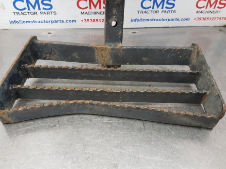 New Holland Tm, 60, Mxm, Fiat M Series Foot Step Assy Rhs 82019808, 82007892 - Marchepied: photos 5 New Holland Tm, 60, Mxm, Fiat M Series Foot Step Assy Rhs 82019808, 82007892 - Marchepied: photos 5