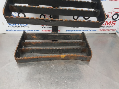 New Holland Tm, 60, Mxm, Fiat M Series, Foot Step Lhs 82009071, 82007892 - Marchepied pour Machine agricole: photos 3 New Holland Tm, 60, Mxm, Fiat M Series, Foot Step Lhs 82009071, 82007892 - Marchepied pour Machine agricole: photos 3