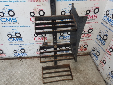 New Holland Tm175, 190, Case Mxm175, 190, Foot Step Assy Lhs 82025821, 82023432 - Marchepied pour Machine agricole: photos 2 New Holland Tm175, 190, Case Mxm175, 190, Foot Step Assy Lhs 82025821, 82023432 - Marchepied pour Machine agricole: photos 2