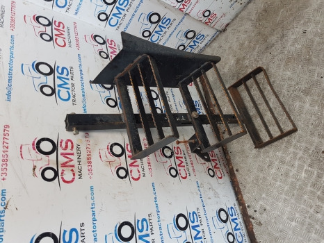 New Holland Tm175, 190, Case Mxm175, 190, Foot Step Assy Lhs 82025821, 82023432 - Marchepied pour Machine agricole: photos 4 New Holland Tm175, 190, Case Mxm175, 190, Foot Step Assy Lhs 82025821, 82023432 - Marchepied pour Machine agricole: photos 4